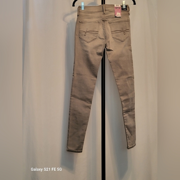 Levi's Denizen Gray Jeggings with Tapered Fit, Size 2/3, NWT - Picture 2 of 5